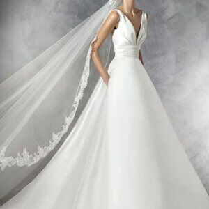 Pronovias Plaza, Ivory  (US 2/UK 6)